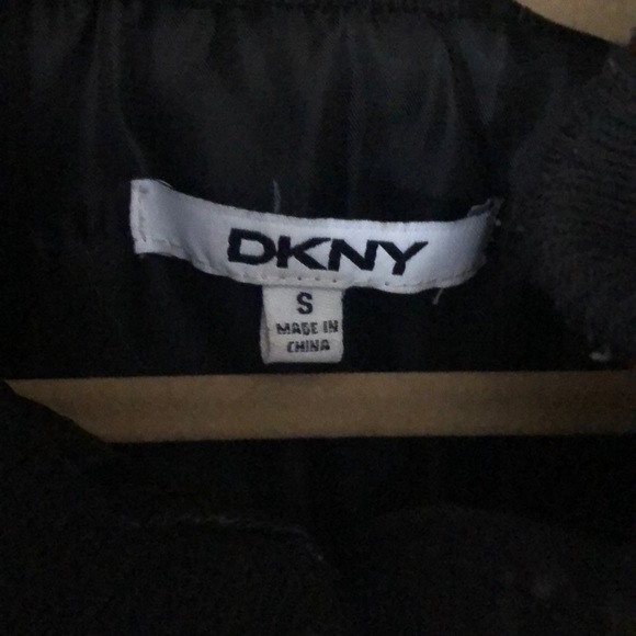 GIRLS DKNY Puffy coat with hood. - Picture 9 of 11